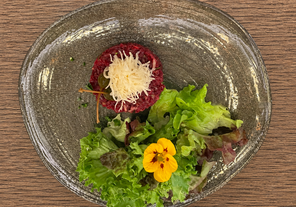 restaurant-oachkatzl-rote-bete-tartar-kren-salatbouquet restaurant-oachkatzl-rote-bete-tartar-kren-salatbouquet